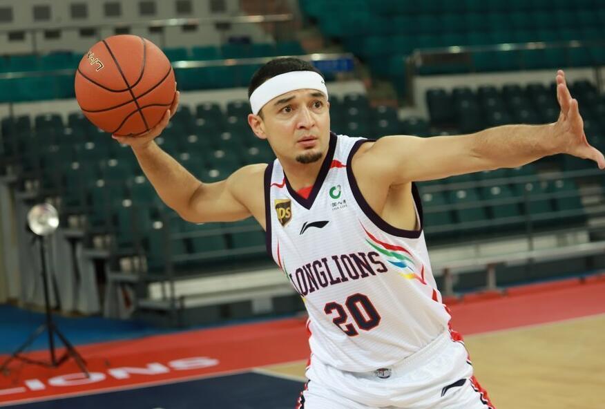 关于菲尼克斯太阳训练开放日;集结日绝杀压哨引欢呼;CBA常规赛在即;医务组通报恢复的信息 关于菲尼克斯太阳训练开放日;集结日绝杀压哨引欢呼;CBA常规赛在即;医务组通报恢复的信息