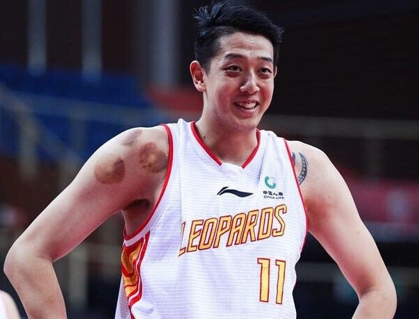 关于菲尼克斯太阳训练开放日;集结日绝杀压哨引欢呼;CBA常规赛在即;医务组通报恢复的信息 关于菲尼克斯太阳训练开放日;集结日绝杀压哨引欢呼;CBA常规赛在即;医务组通报恢复的信息