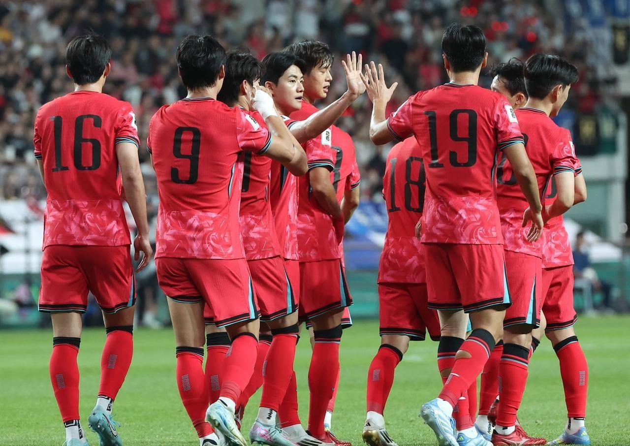 今晚亚冠传出新动向，阿贾克斯调整名单，管理层表态：气氛紧张，球队文化再被提及的简单介绍-开云娱乐官网