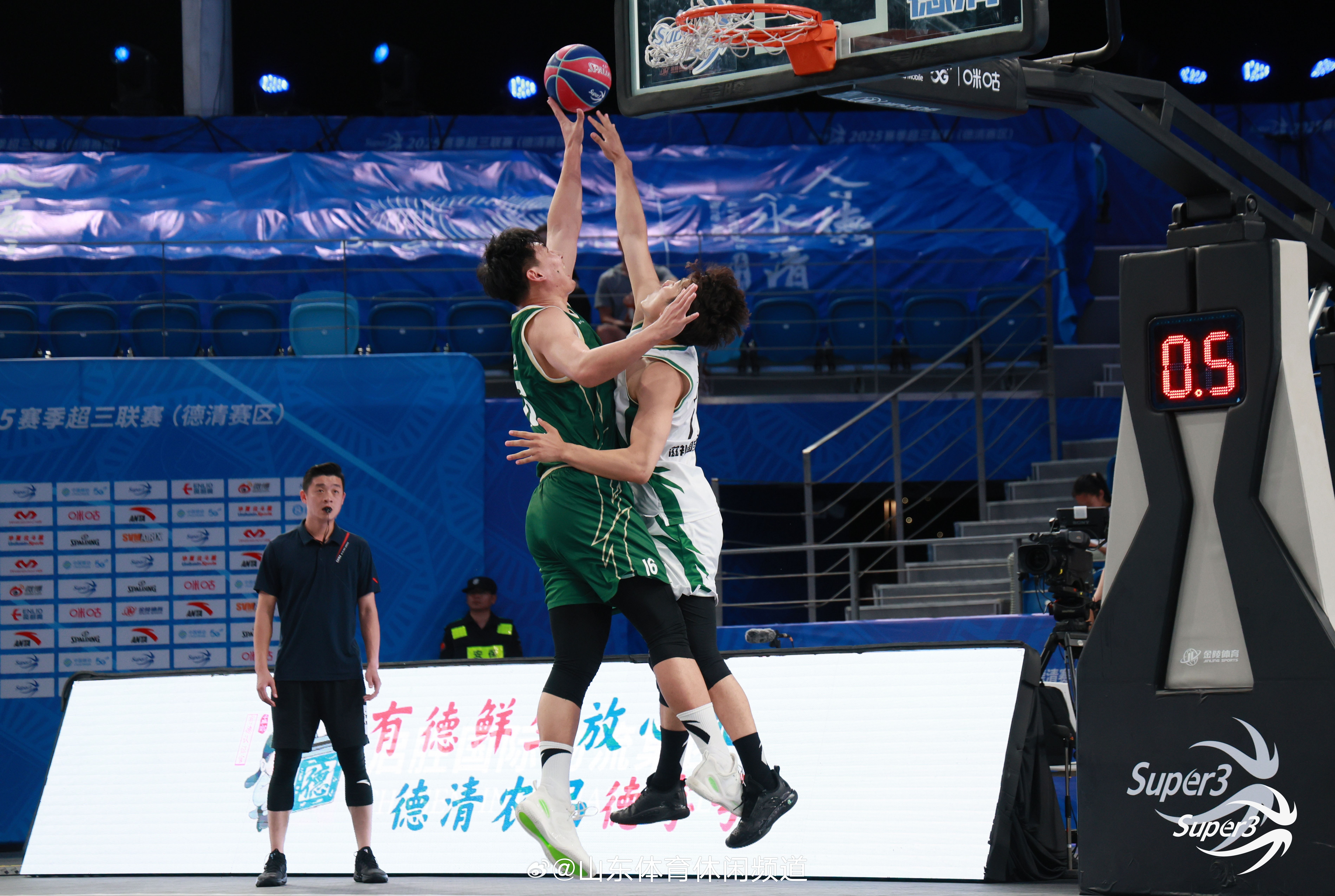 欧冠赛程吃紧，山东男篮今夜官宣签约，气氛紧张，训练强度明显提升 -开云体育网址