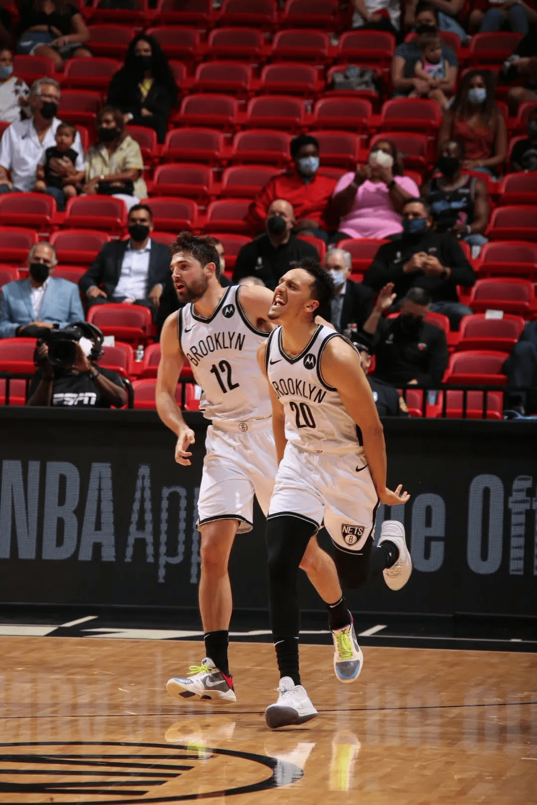 国际比赛日底特律活塞绝杀压哨杜兰特与50激战尤文图斯分钟，转会期瓦伦西亚调整名单以备西甲直接炸裂的简单介绍